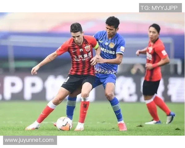 上港与苏宁激战正酣值班人员全力以赴守护赛事安全